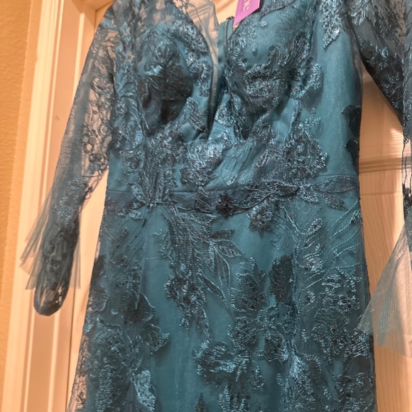 Peacock blue mermaid - Picture 2 of 6